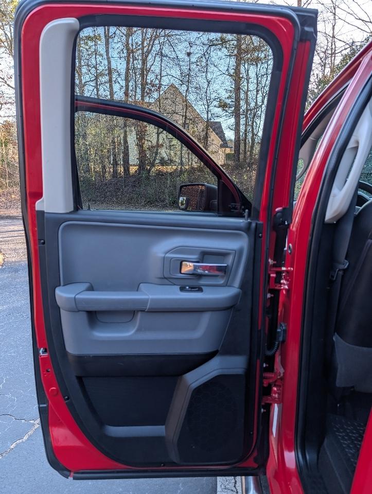 RAM 1500 2WD Quad Cab 140.5" SLT 2013