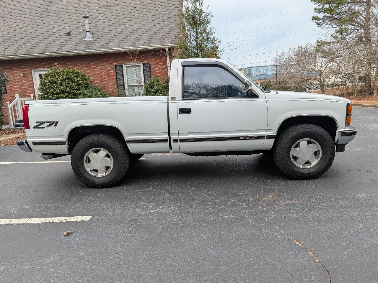 Chevrolet 1500 Reg Cab 117.5" 4WD 1990