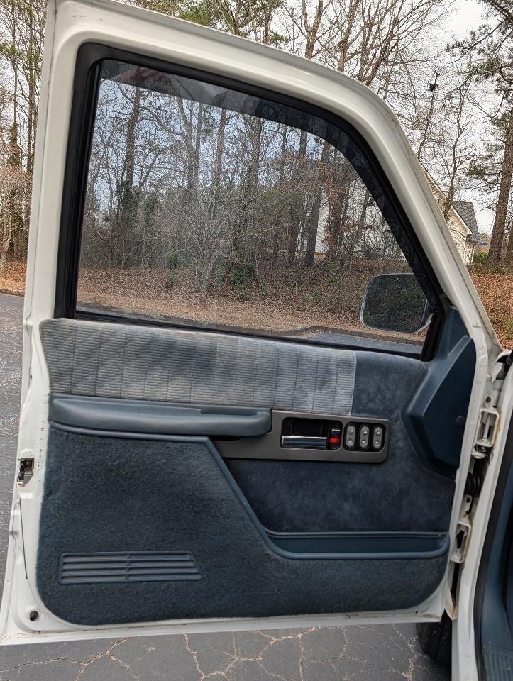 Chevrolet 1500 Reg Cab 117.5" 4WD 1990