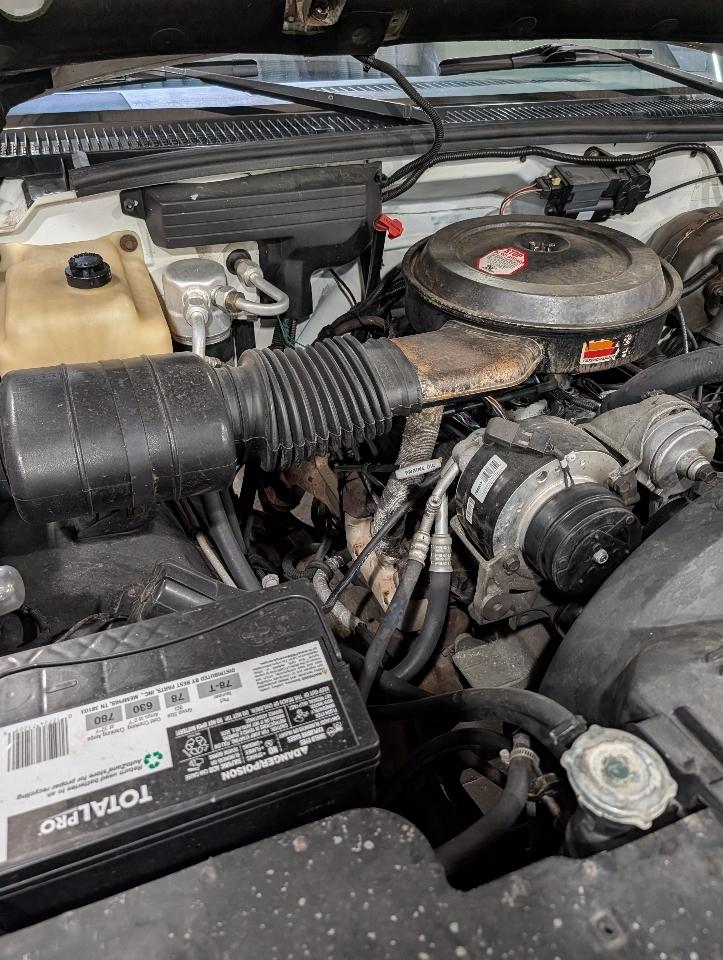 Chevrolet 1500 Reg Cab 117.5" 4WD 1990