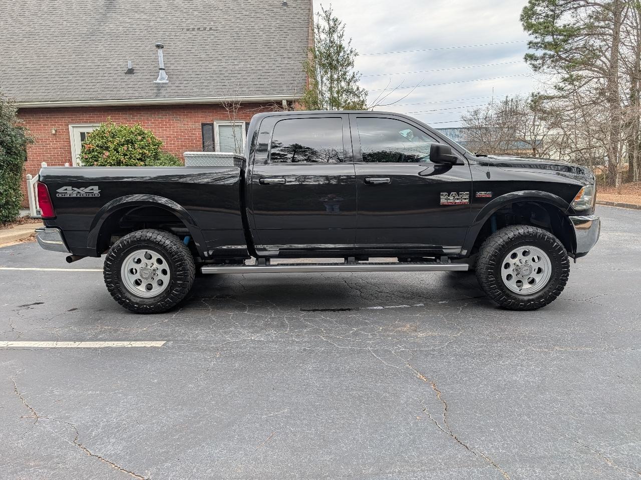 RAM 2500 SLT 4x4 Crew Cab 6'4" Box 2018