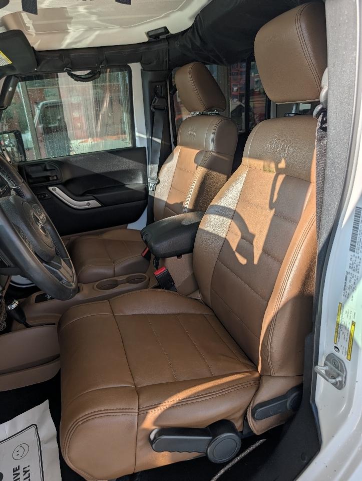 Jeep Wrangler Unlimited 4WD 4dr Rubicon 2012