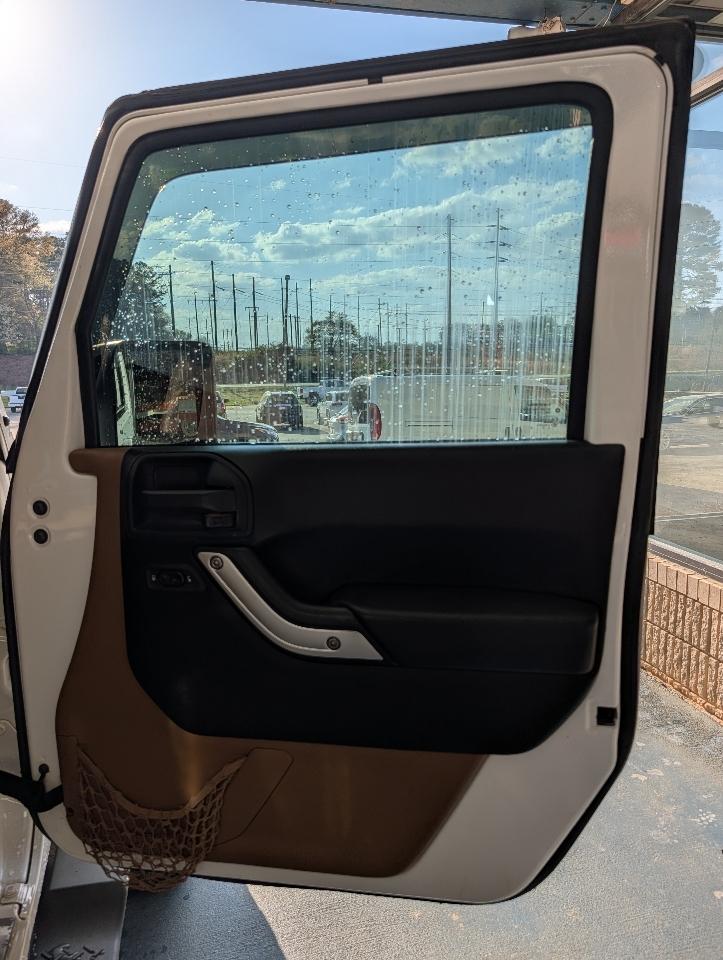 Jeep Wrangler Unlimited 4WD 4dr Rubicon 2012