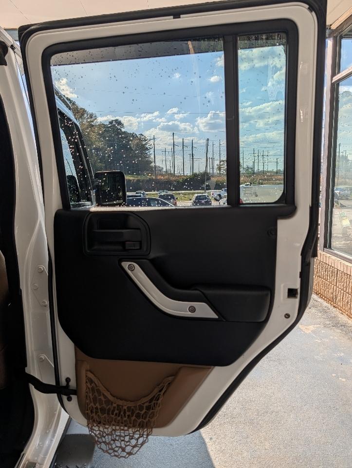 Jeep Wrangler Unlimited 4WD 4dr Rubicon 2012