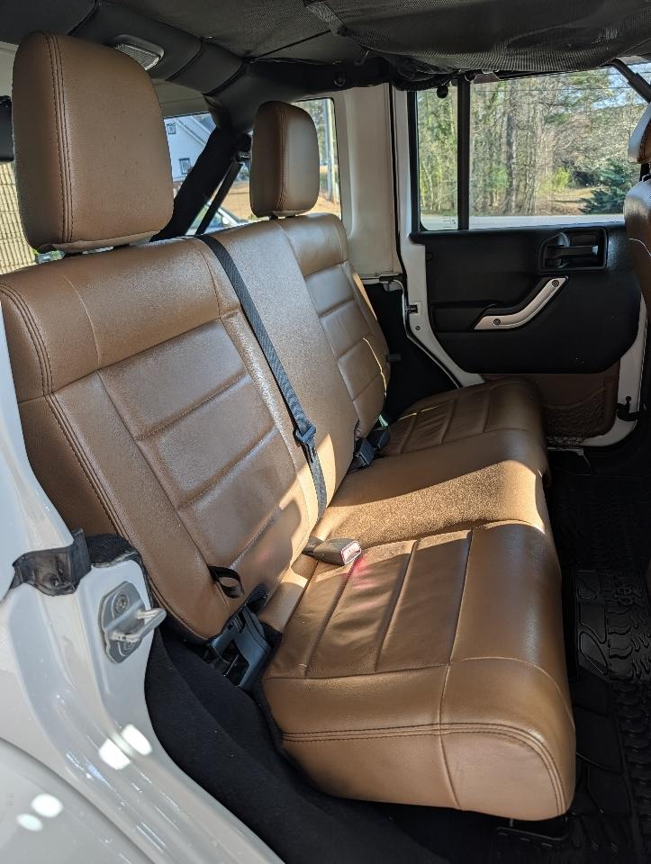 Jeep Wrangler Unlimited 4WD 4dr Rubicon 2012