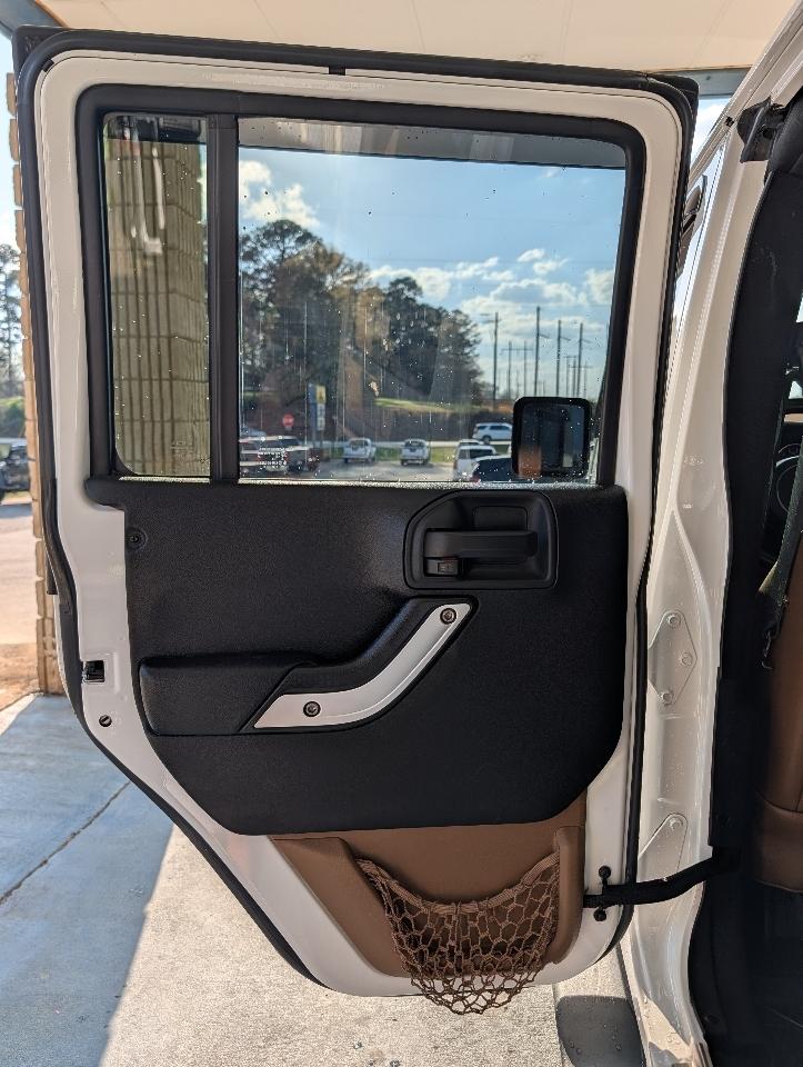 Jeep Wrangler Unlimited 4WD 4dr Rubicon 2012