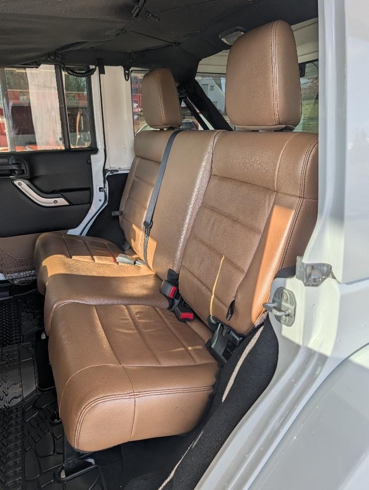 Jeep Wrangler Unlimited 4WD 4dr Rubicon 2012