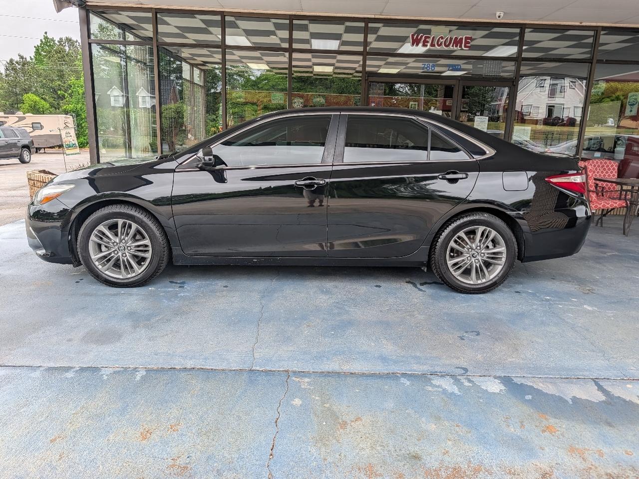 Toyota Camry 4dr Sdn I4 Auto SE w/Special Edition Pkg (Natl) 2016