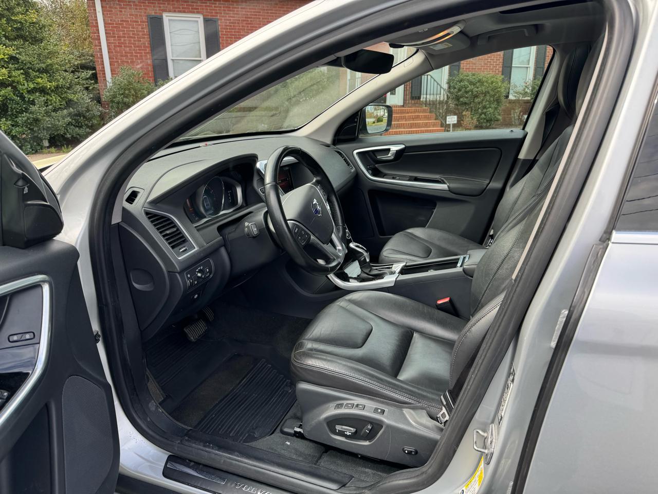 Volvo XC60 AWD 4dr T6 Drive-E 2016