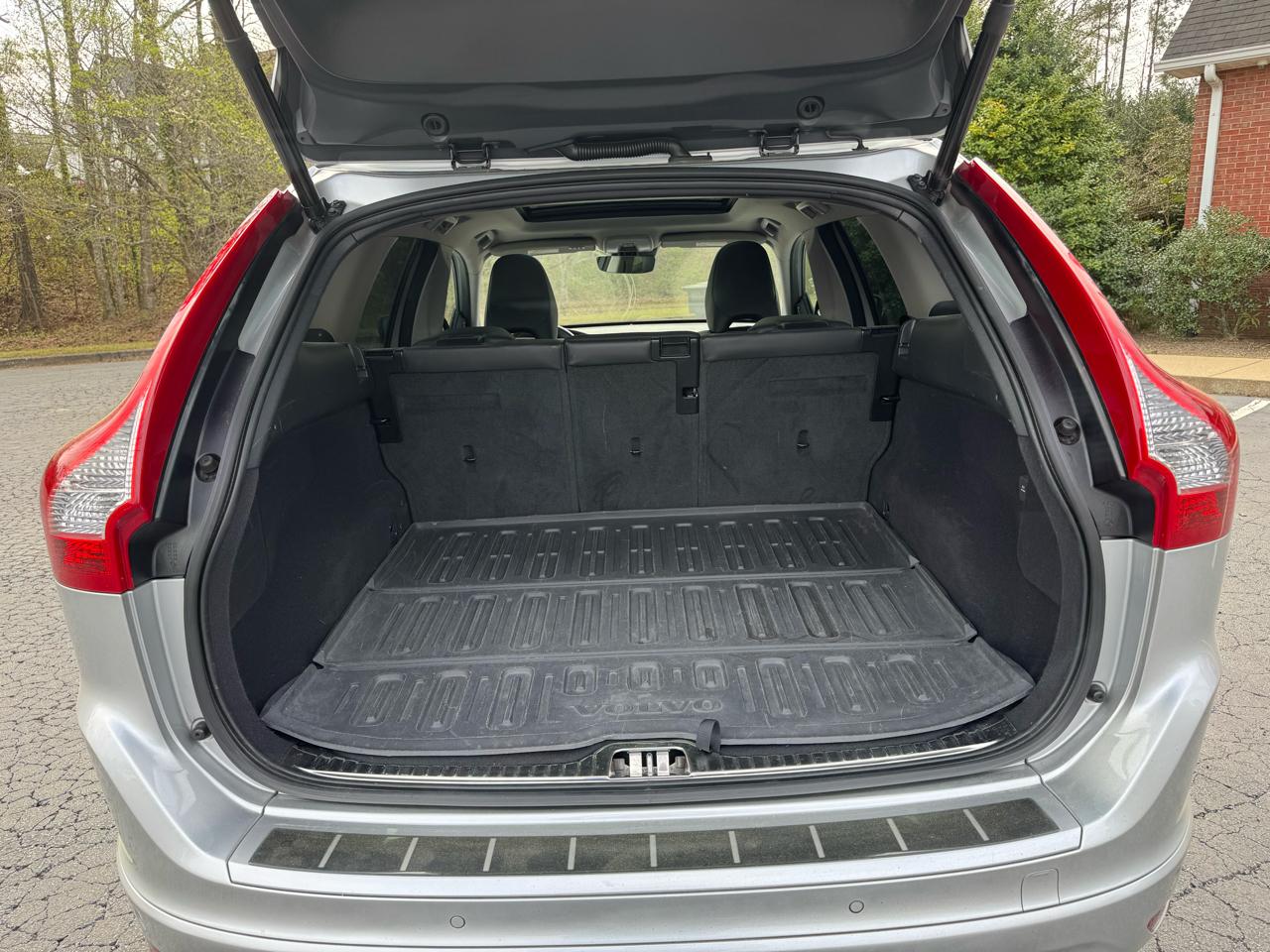 Volvo XC60 AWD 4dr T6 Drive-E 2016