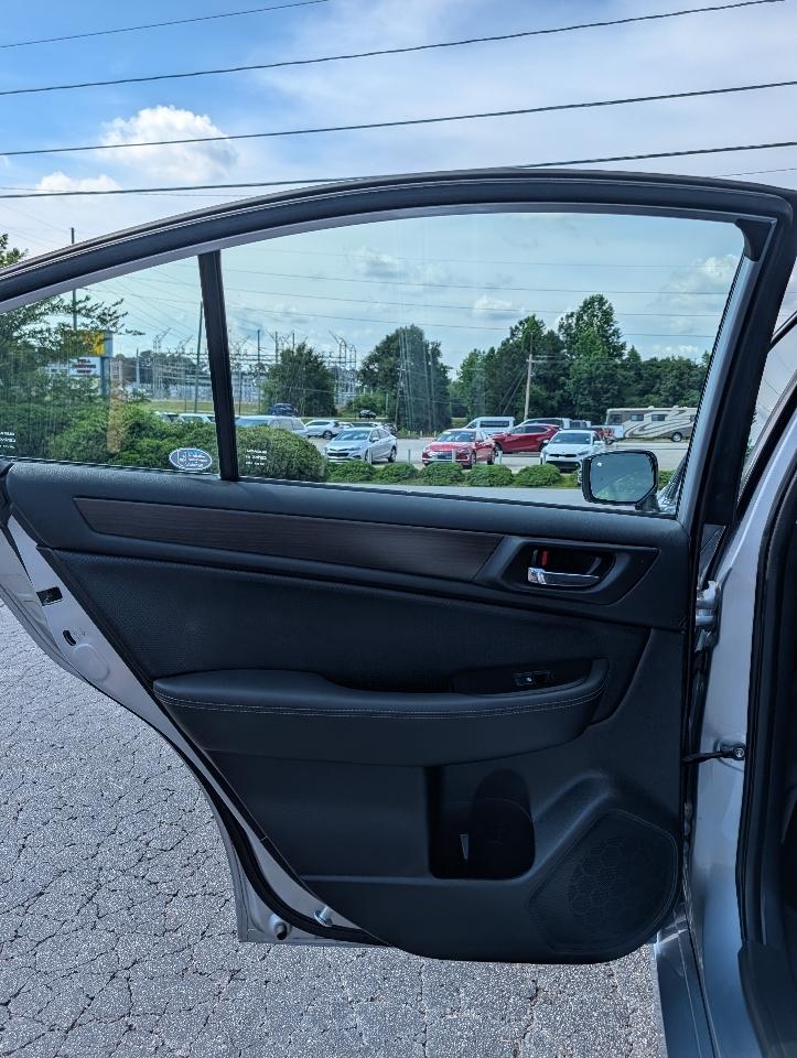 Subaru Legacy 4dr Sdn 2.5i Limited PZEV 2015