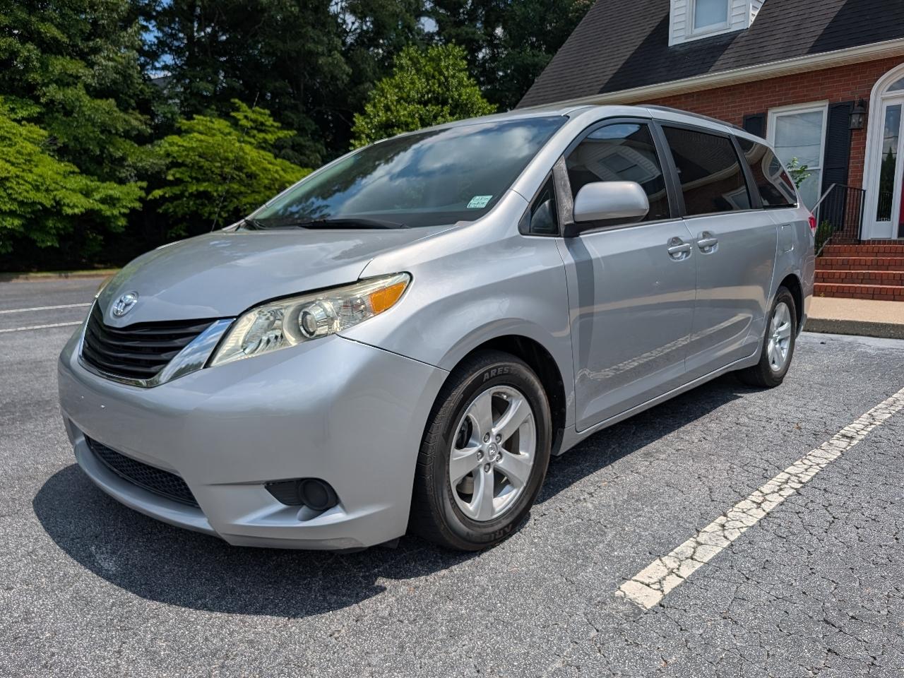 Toyota Sienna 5dr 7-Pass Van V6 LE AAS FWD (Natl) 2014