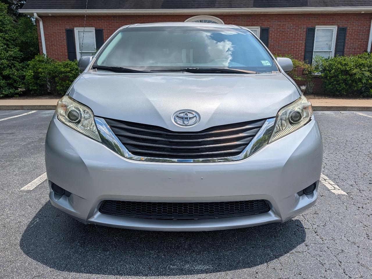 Toyota Sienna 5dr 7-Pass Van V6 LE AAS FWD (Natl) 2014