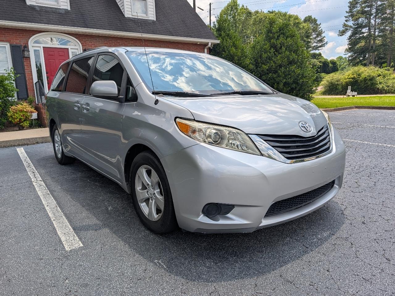 Toyota Sienna 5dr 7-Pass Van V6 LE AAS FWD (Natl) 2014