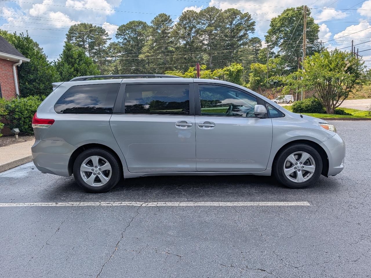 Toyota Sienna 5dr 7-Pass Van V6 LE AAS FWD (Natl) 2014