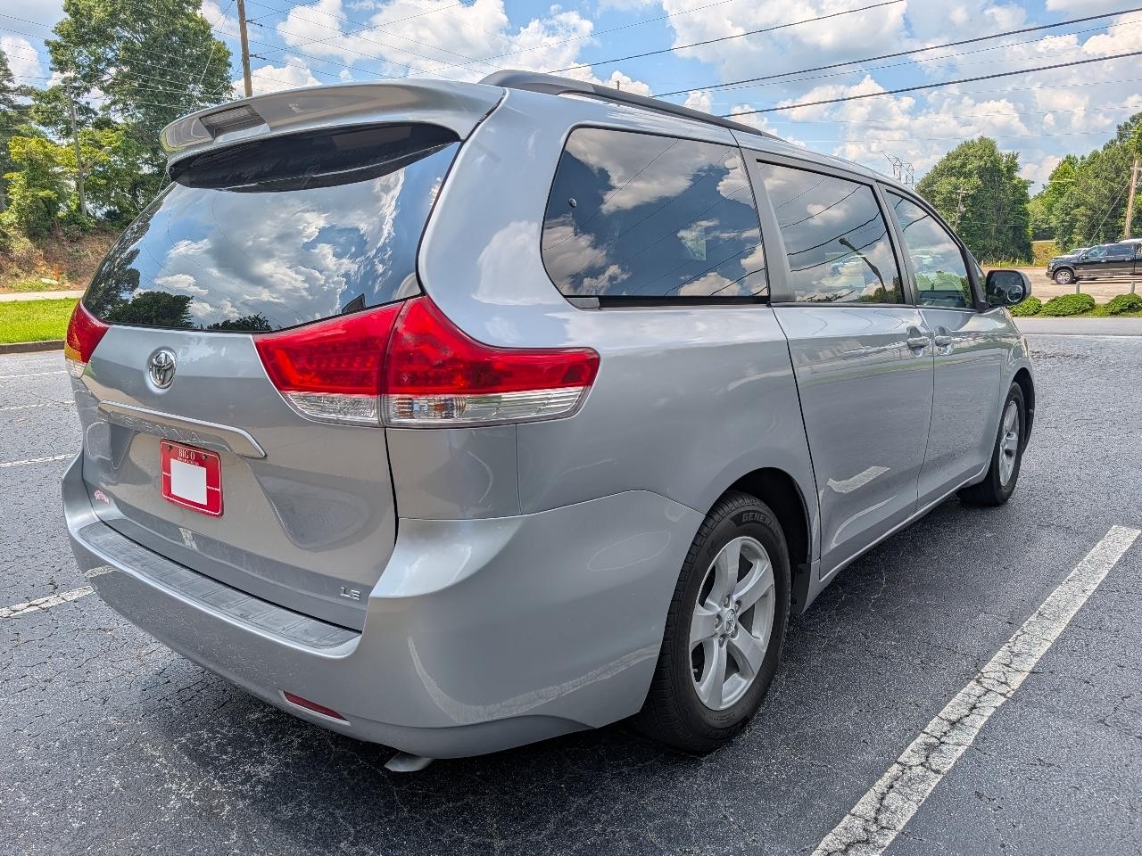 Toyota Sienna 5dr 7-Pass Van V6 LE AAS FWD (Natl) 2014