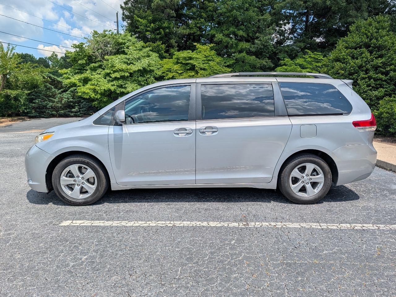 Toyota Sienna 5dr 7-Pass Van V6 LE AAS FWD (Natl) 2014