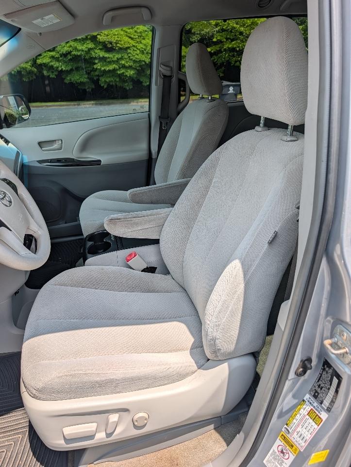 Toyota Sienna 5dr 7-Pass Van V6 LE AAS FWD (Natl) 2014