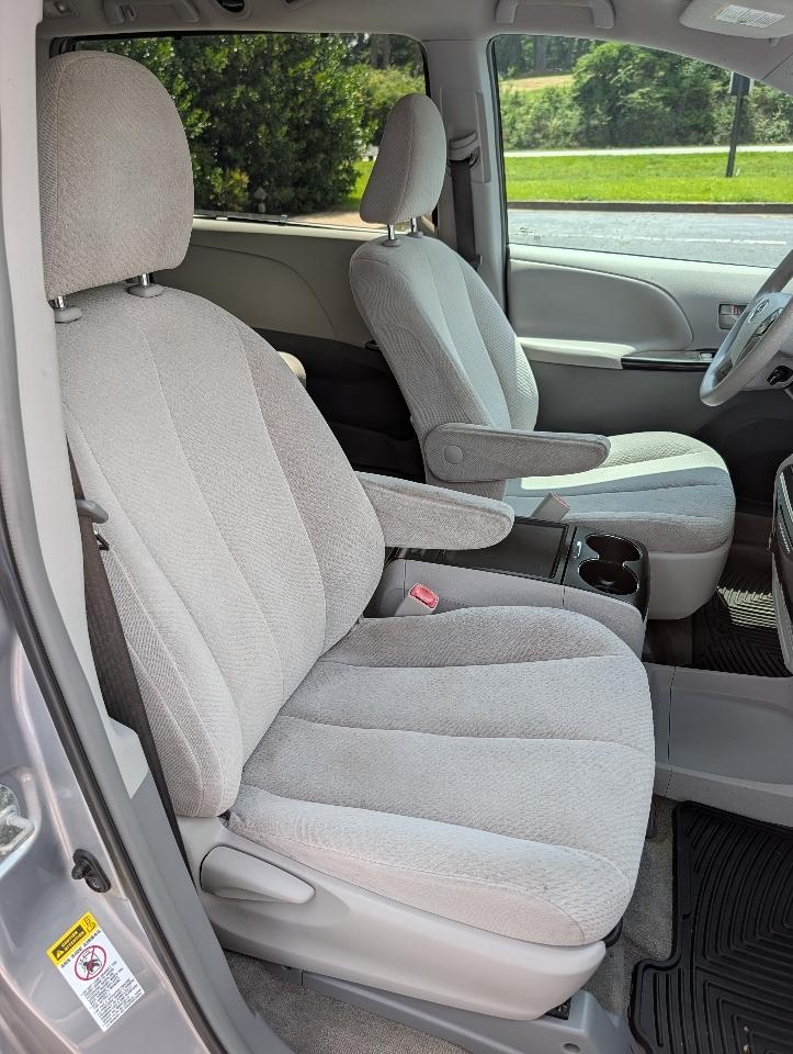 Toyota Sienna 5dr 7-Pass Van V6 LE AAS FWD (Natl) 2014