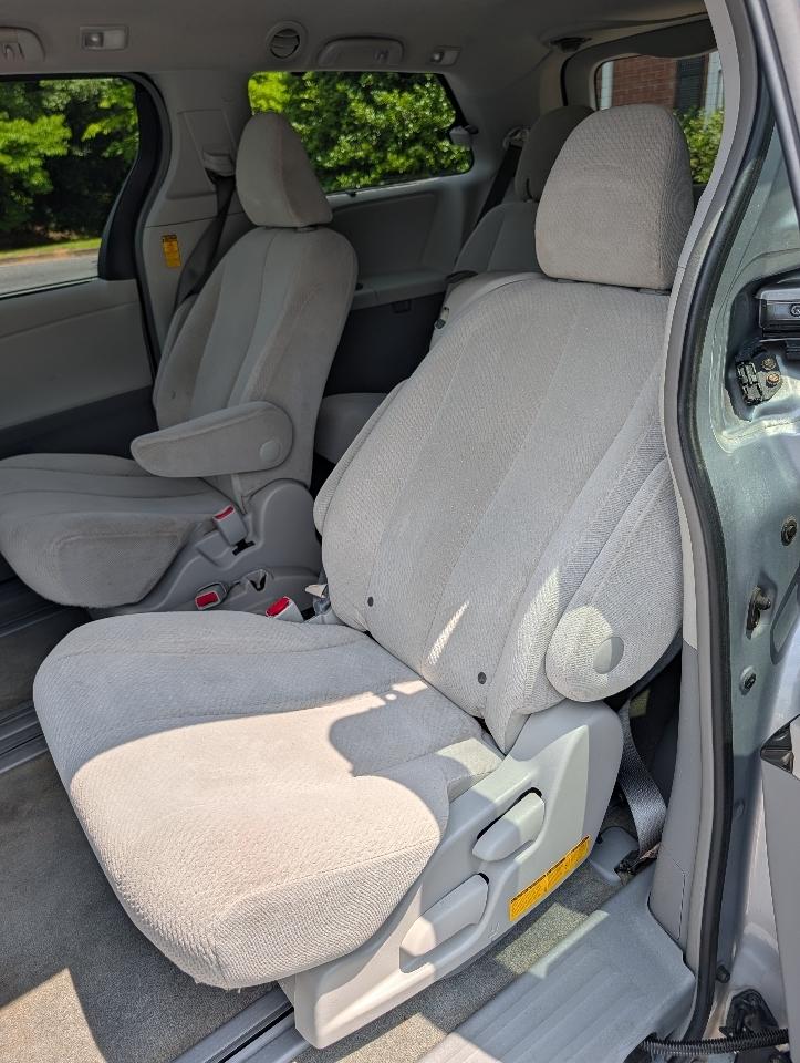 Toyota Sienna 5dr 7-Pass Van V6 LE AAS FWD (Natl) 2014