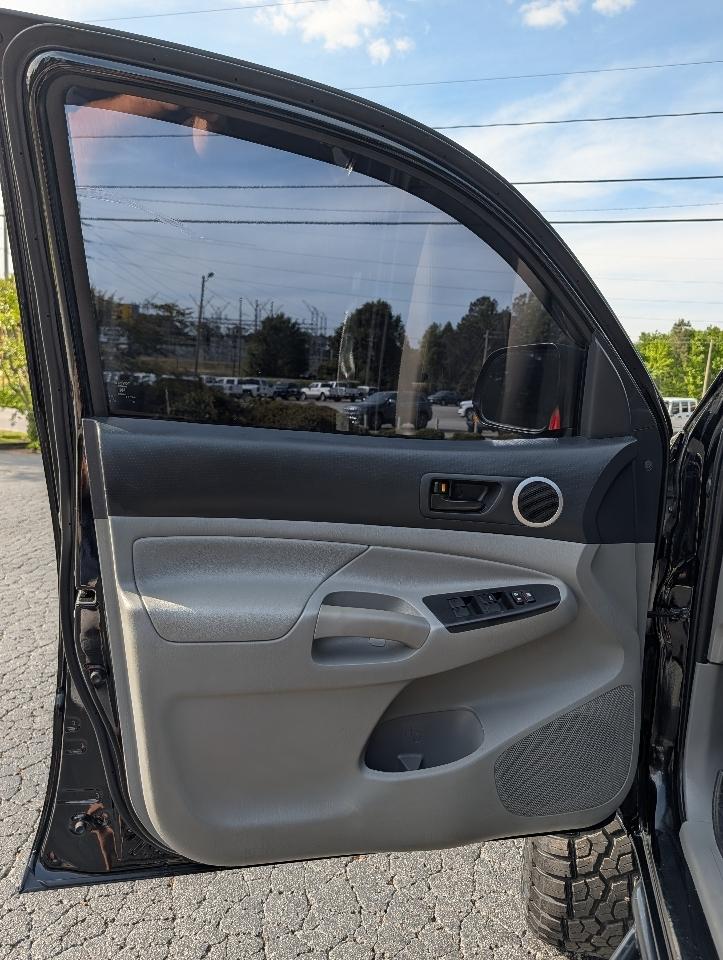 Toyota Tacoma 4WD Double Cab V6 MT (Natl) 2013