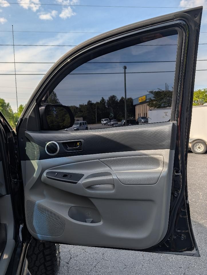 Toyota Tacoma 4WD Double Cab V6 MT (Natl) 2013