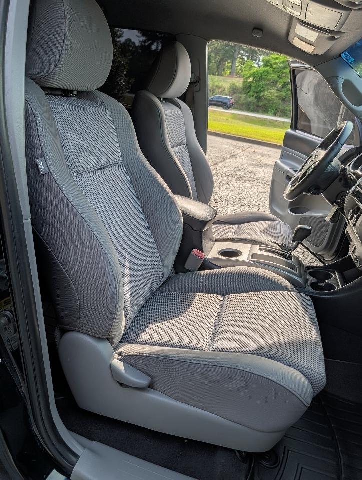 Toyota Tacoma 4WD Double Cab V6 MT (Natl) 2013