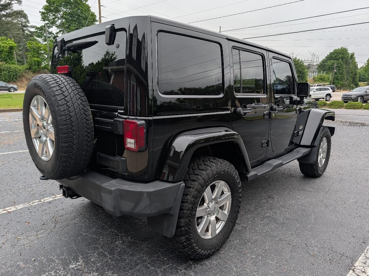 Jeep Wrangler Unlimited 4WD 4dr Sahara 2013
