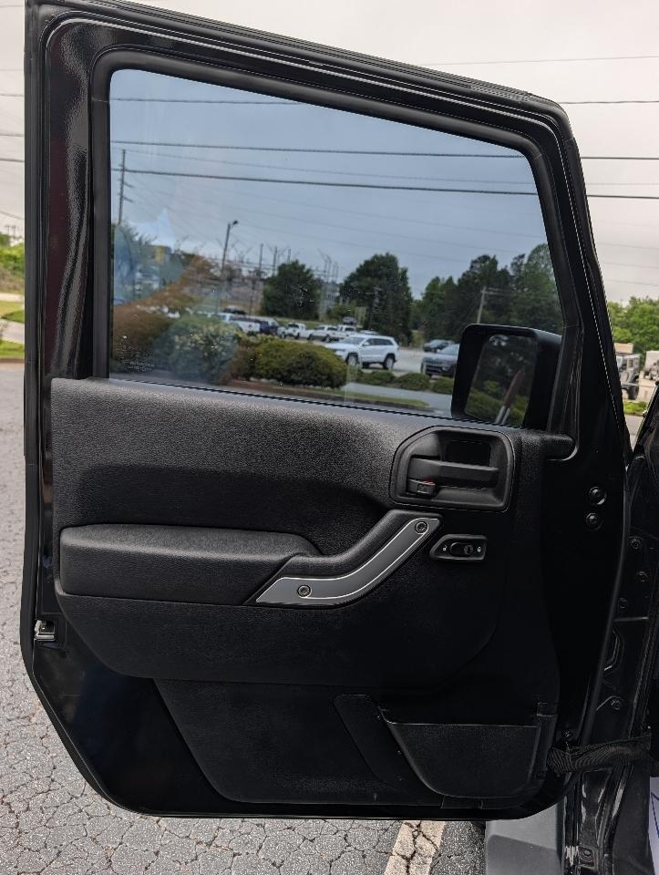 Jeep Wrangler Unlimited 4WD 4dr Sahara 2013