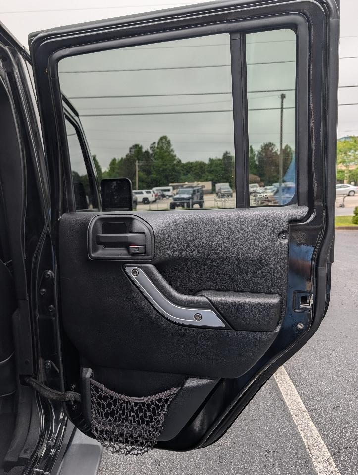 Jeep Wrangler Unlimited 4WD 4dr Sahara 2013