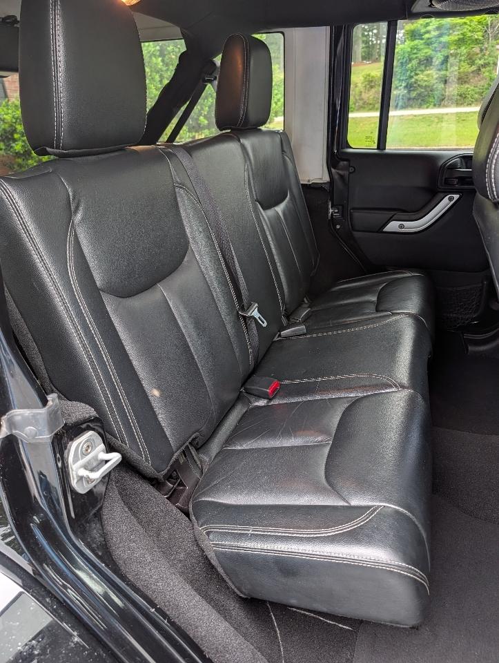 Jeep Wrangler Unlimited 4WD 4dr Sahara 2013