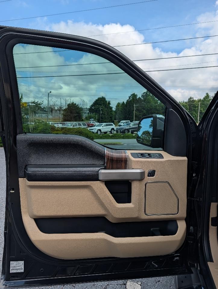 Ford F-150 4WD SuperCrew 157" Lariat w/HD Payload Pkg 2015