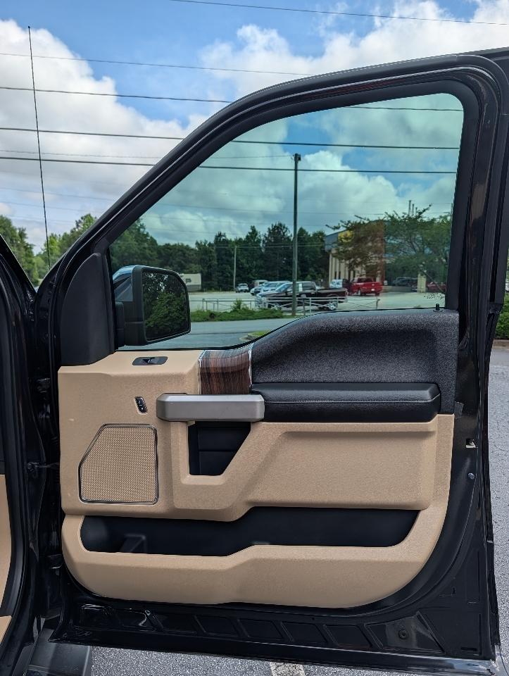 Ford F-150 4WD SuperCrew 157" Lariat w/HD Payload Pkg 2015