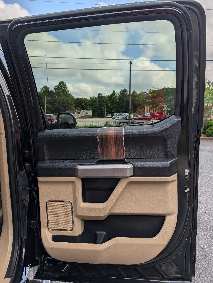 Ford F-150 4WD SuperCrew 157" Lariat w/HD Payload Pkg 2015
