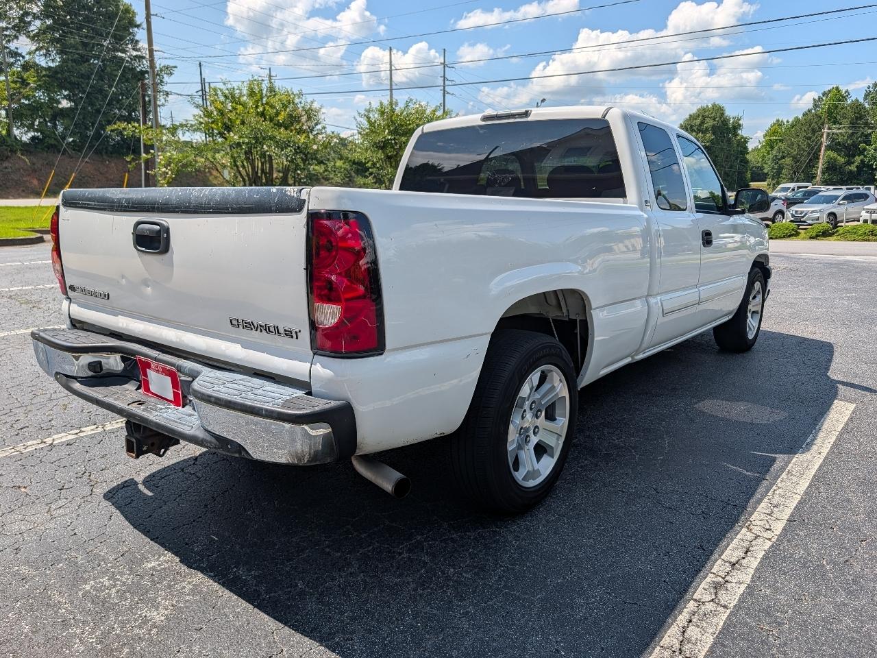 Chevrolet Silverado 1500 Ext Cab 143.5" WB LS 2003
