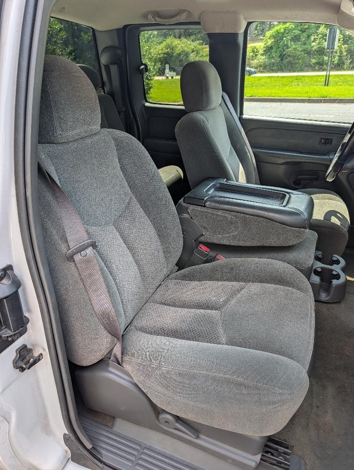 Chevrolet Silverado 1500 Ext Cab 143.5" WB LS 2003