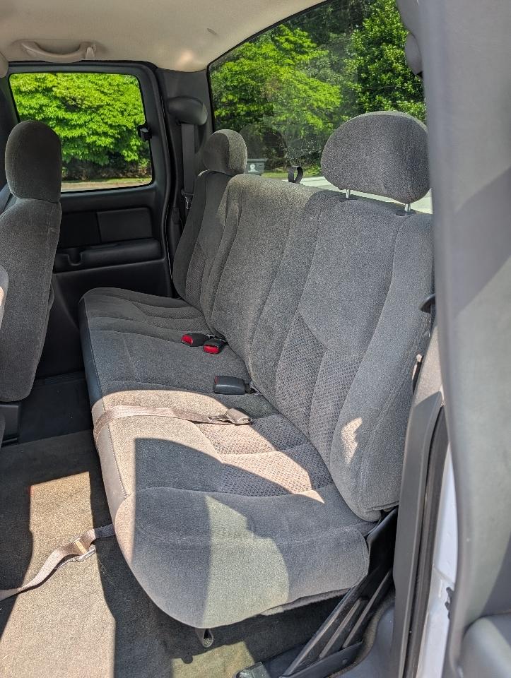 Chevrolet Silverado 1500 Ext Cab 143.5" WB LS 2003