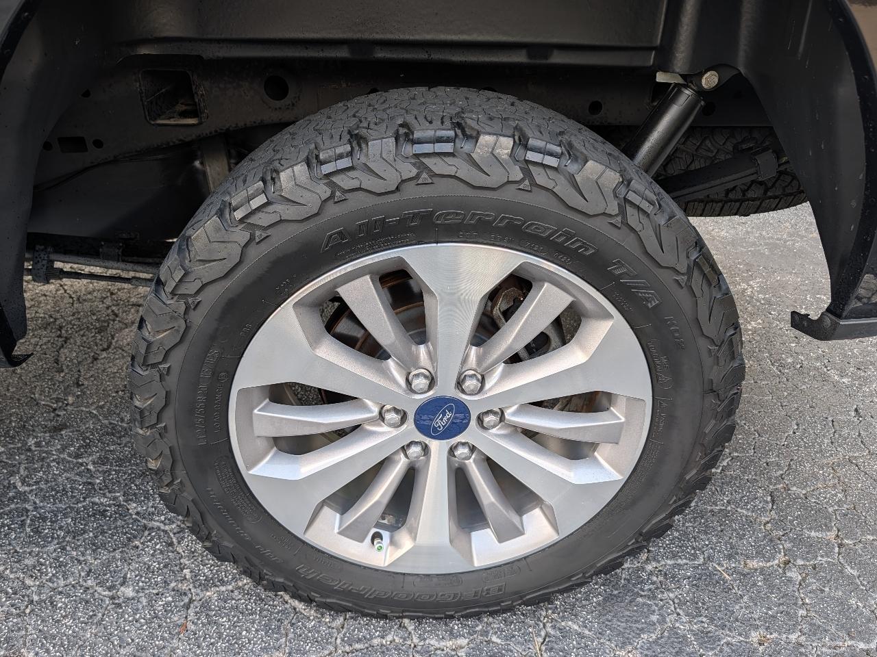 Ford F-150 Lariat 4WD SuperCab 8' Box 2017