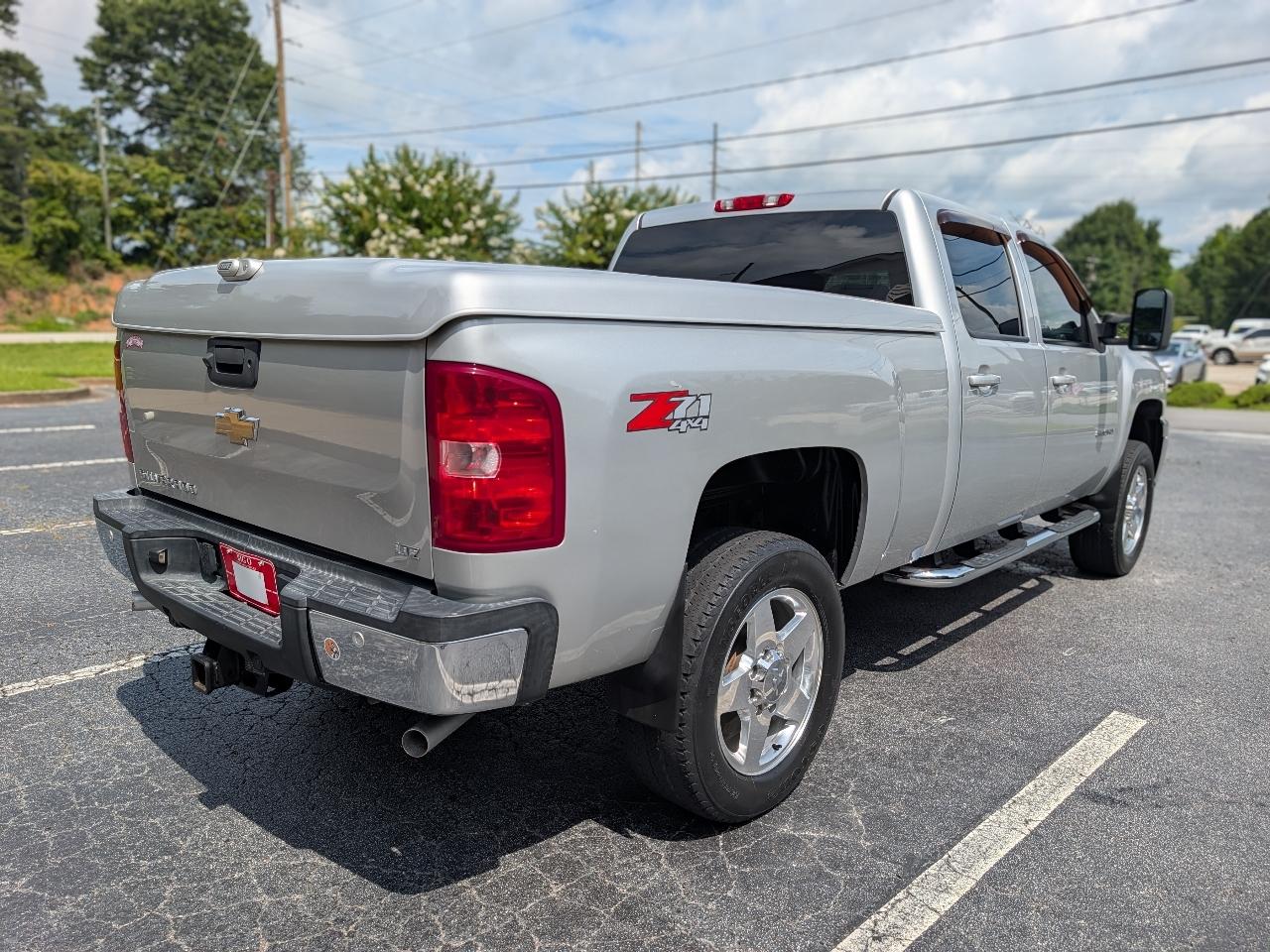 Chevrolet Silverado 2500HD 4WD Crew Cab 153.7" LTZ 2011