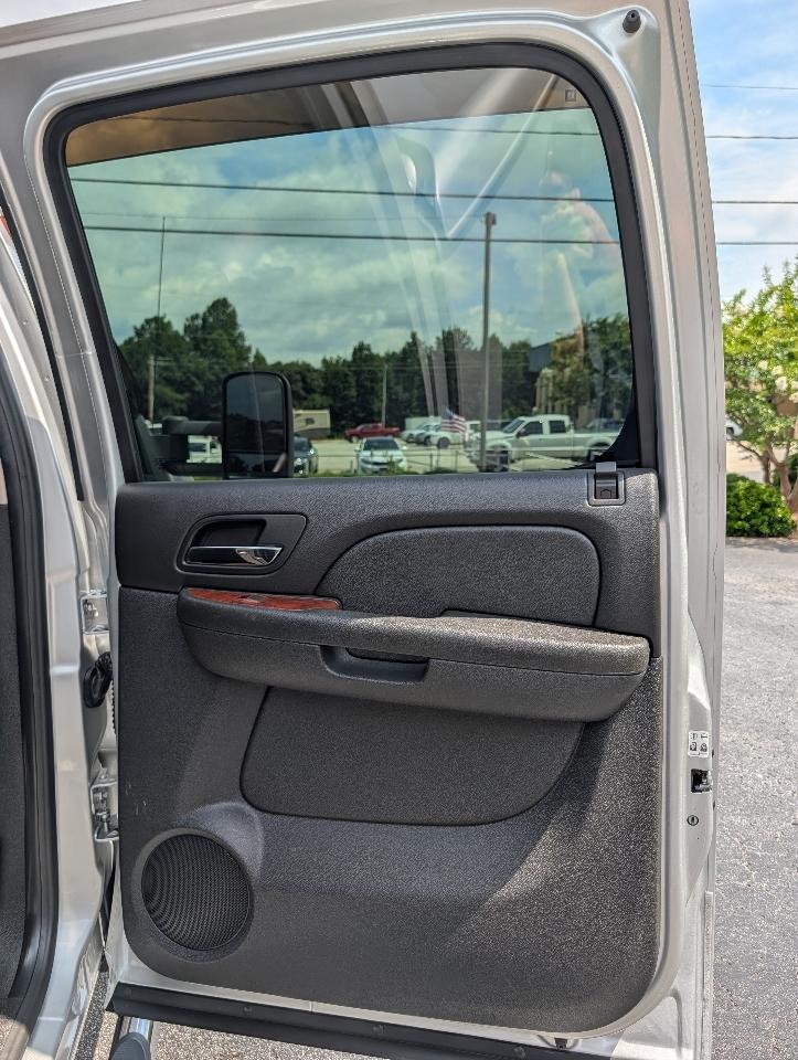 Chevrolet Silverado 2500HD 4WD Crew Cab 153.7" LTZ 2011