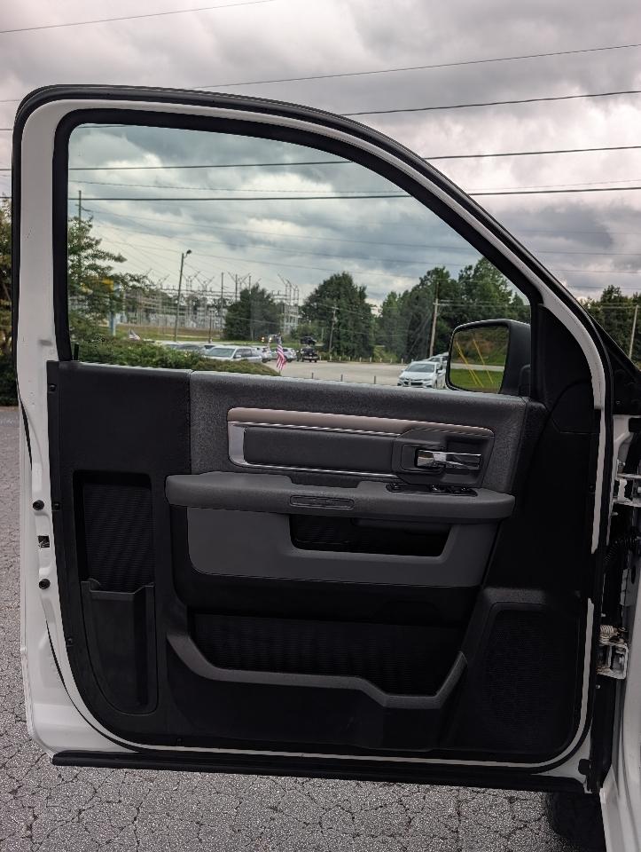 RAM 1500 Classic Tradesman 4x4 Reg Cab 6'4" Box 2020