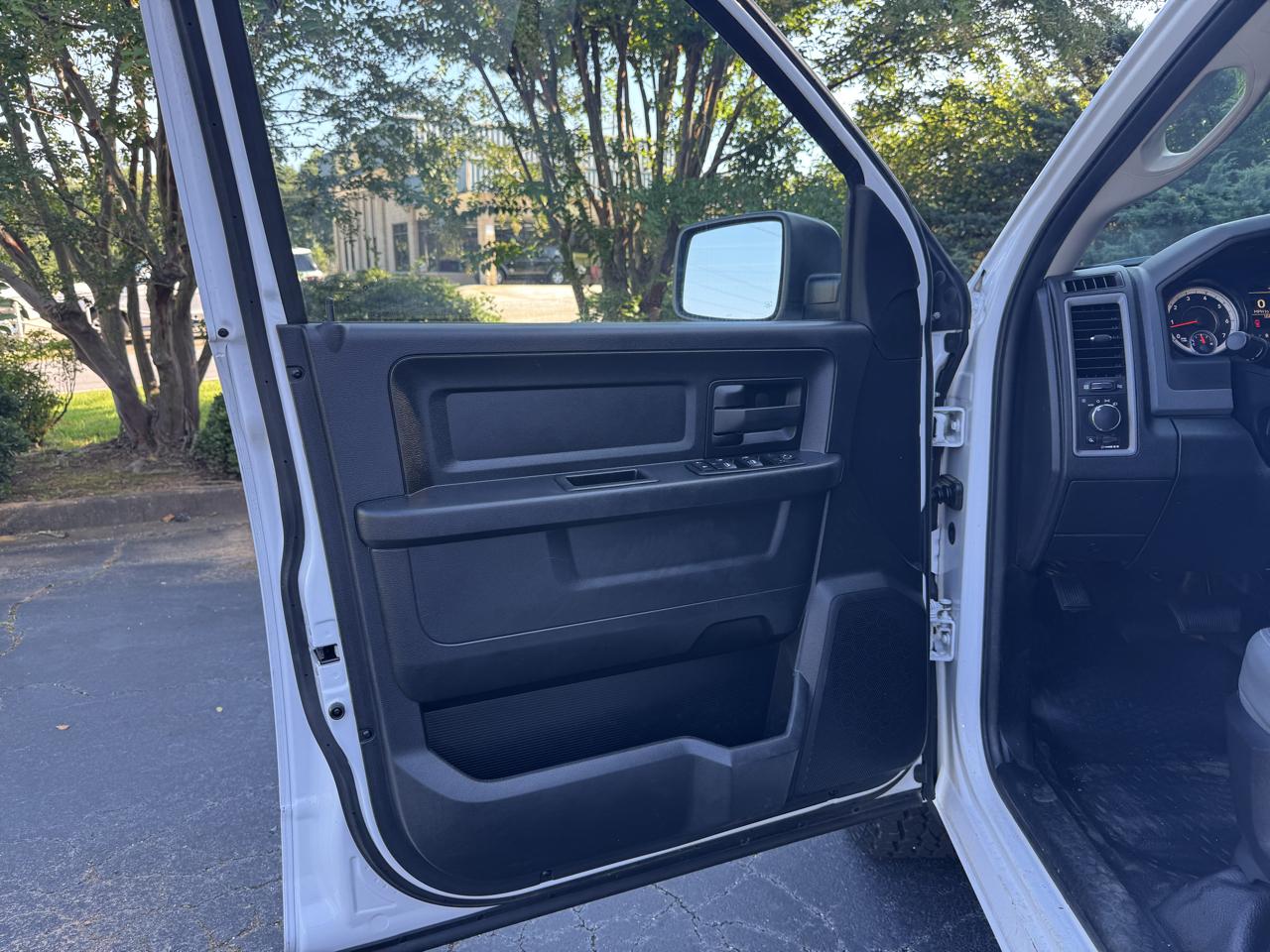 RAM 1500 2WD Quad Cab 140.5" Tradesman 2014