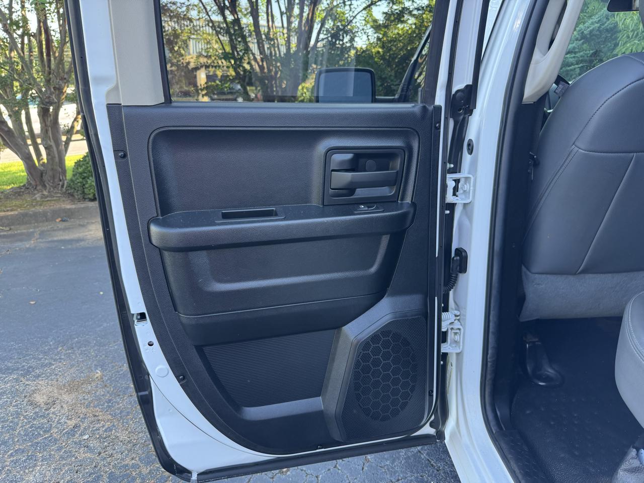 RAM 1500 2WD Quad Cab 140.5" Tradesman 2014