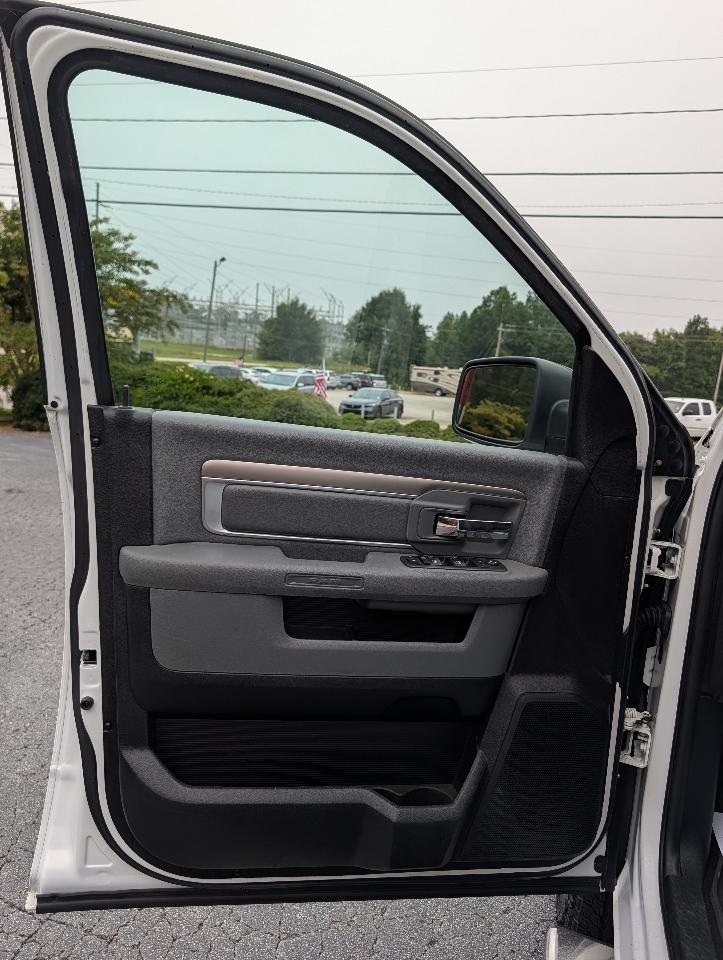 RAM 1500 Big Horn 4x4 Crew Cab 5'7" Box 2018
