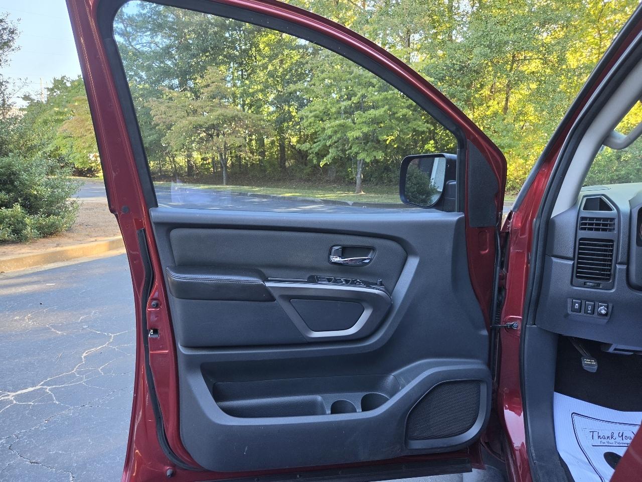 Nissan Titan 2WD Crew Cab SWB SV 2015