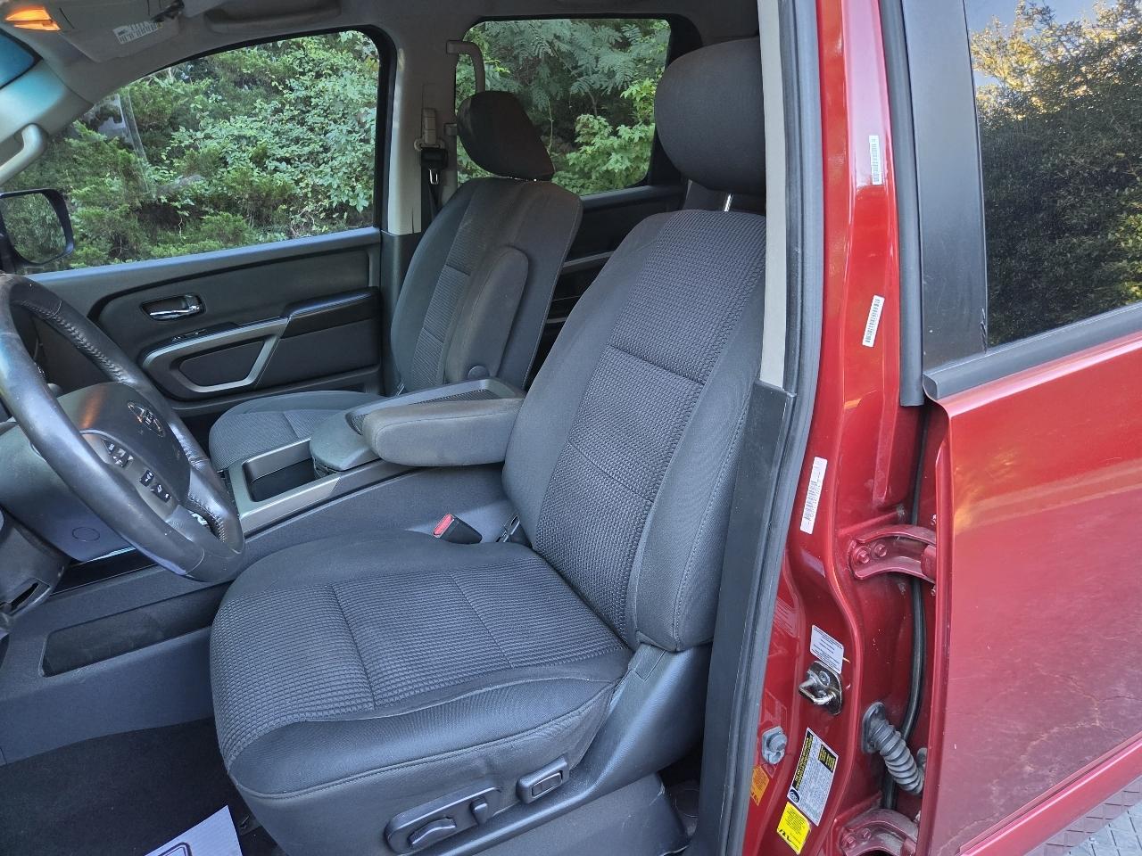 Nissan Titan 2WD Crew Cab SWB SV 2015