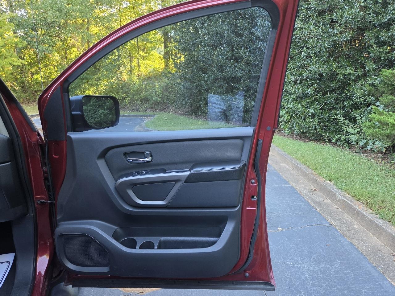 Nissan Titan 2WD Crew Cab SWB SV 2015
