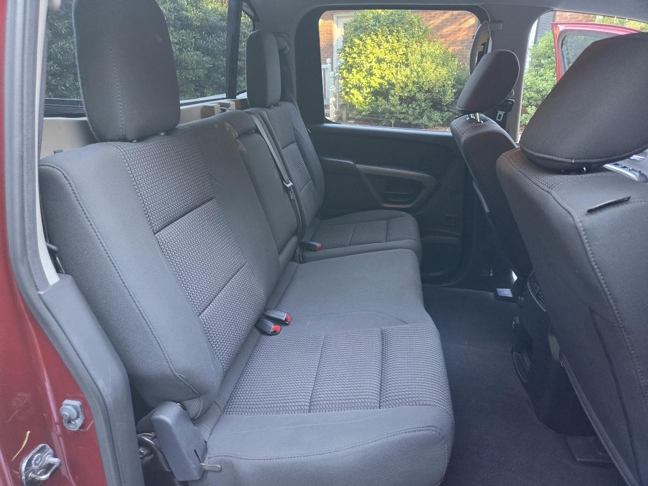 Nissan Titan 2WD Crew Cab SWB SV 2015
