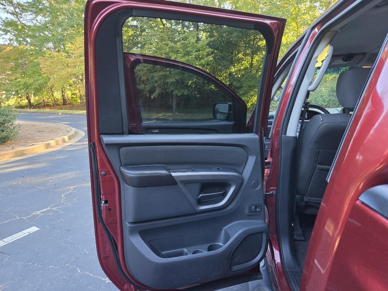 Nissan Titan 2WD Crew Cab SWB SV 2015