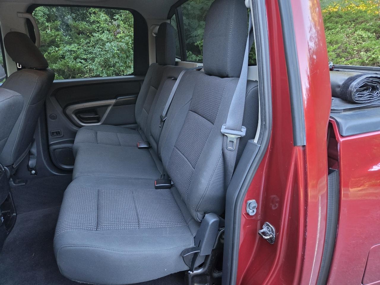 Nissan Titan 2WD Crew Cab SWB SV 2015